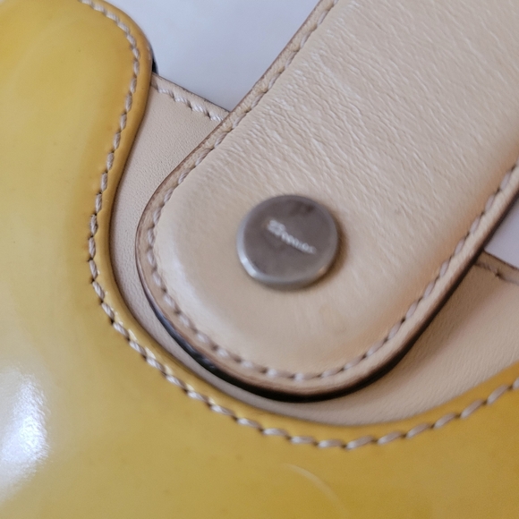 $2,000 FERRAGAMO LIMITED STRUCTURED TOTE - Picture 7 of 12